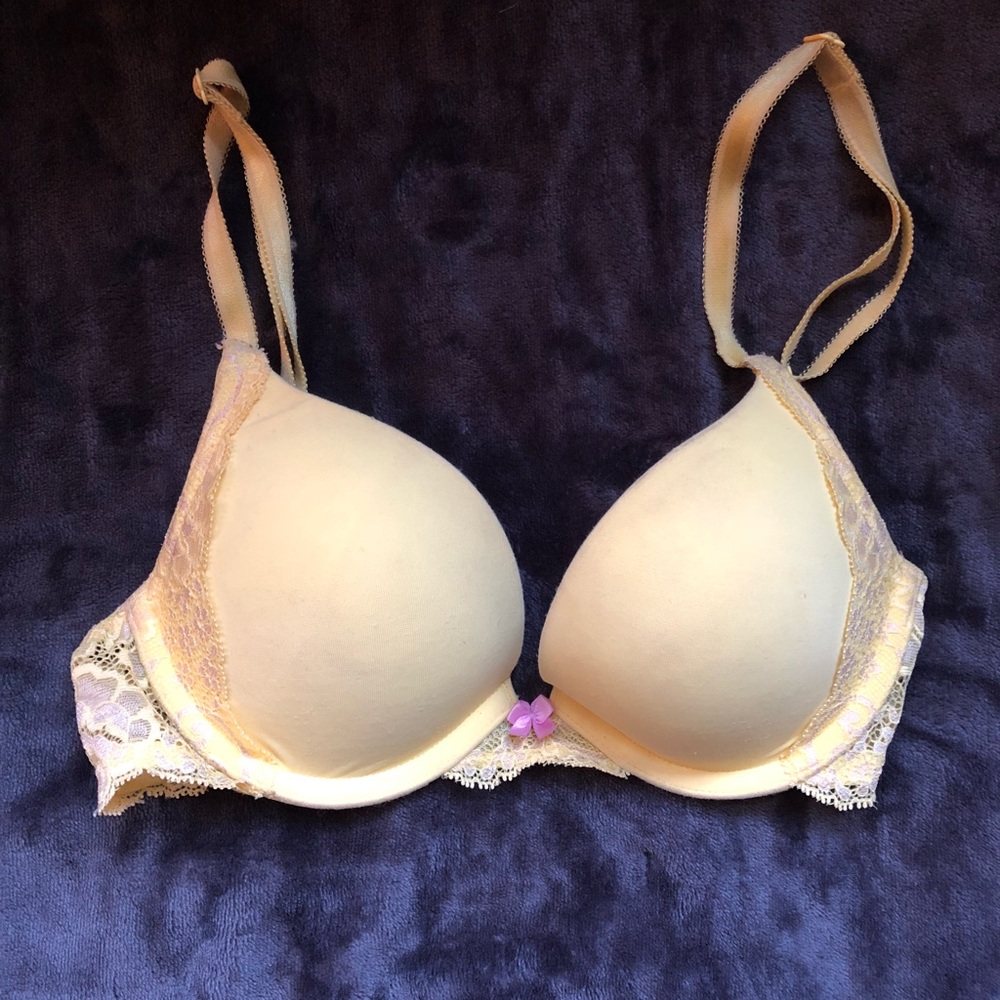 ✨VEUC✨ Yellow Victoria’s Secret Push Up Bra!